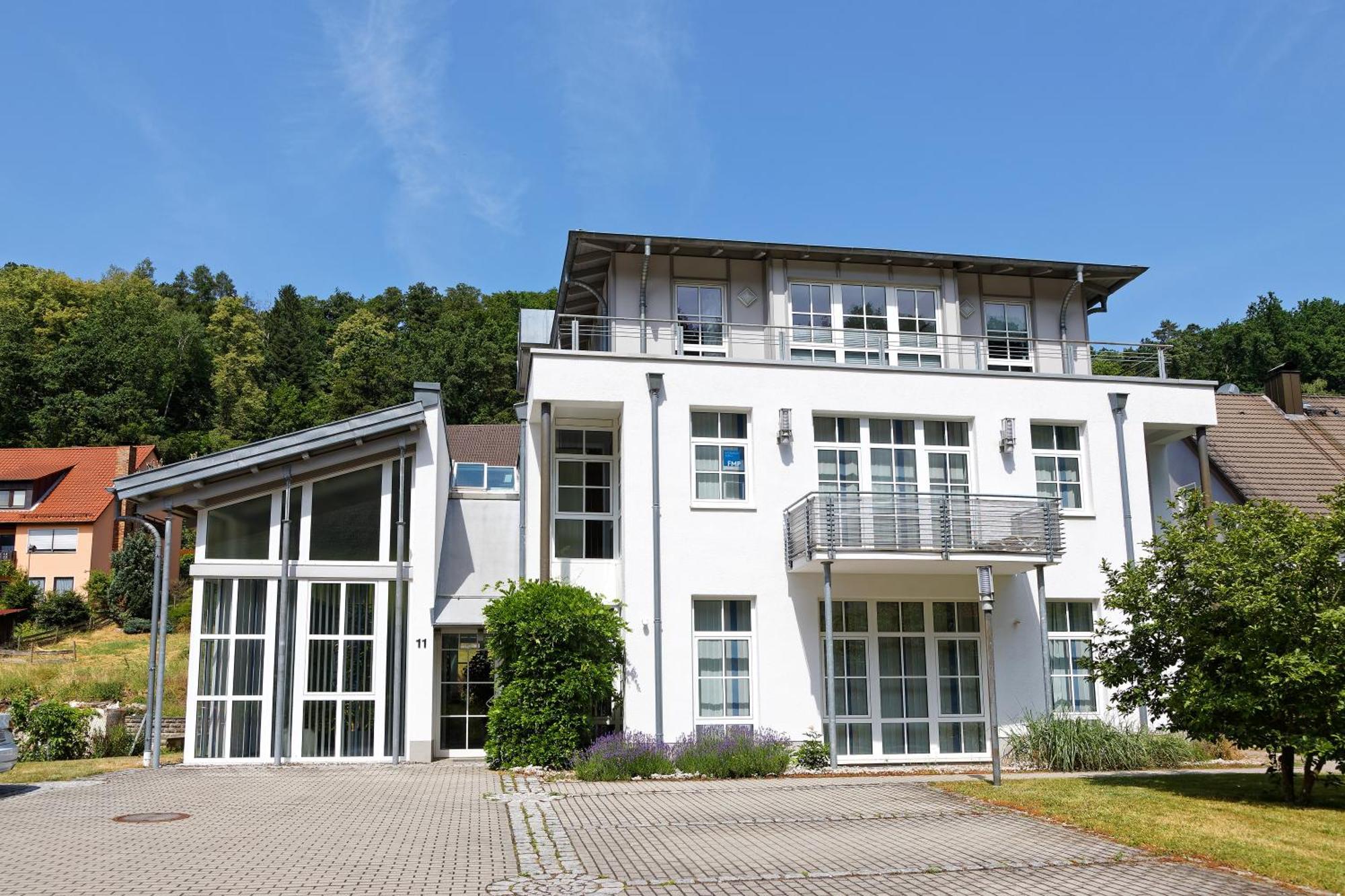 Grosszuegiges Helles Penthouse -Komplette Etage- Mit Balkon Und Stellplatz In Ruhiger Lage Kulmbach Esterno foto